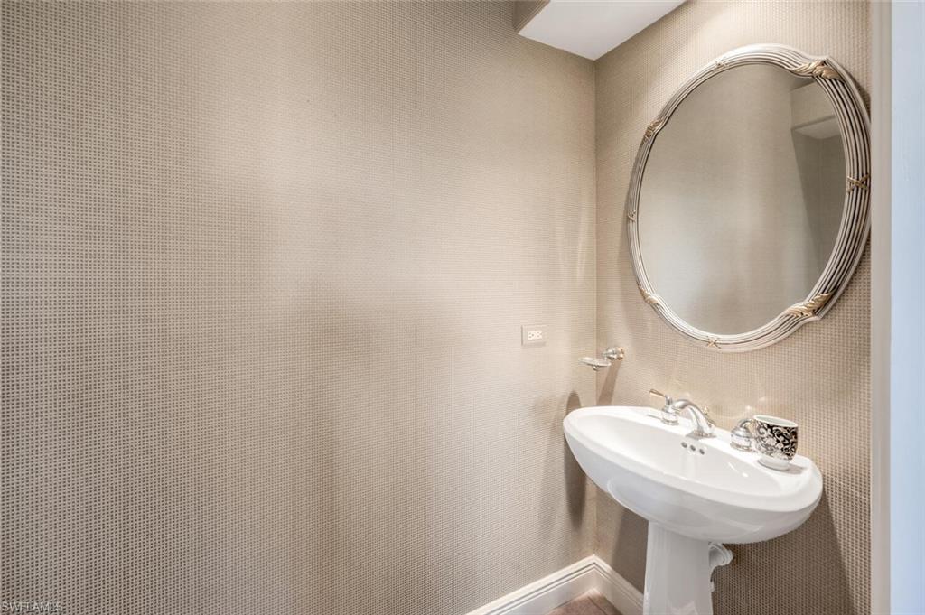 5274 Kensington High ST