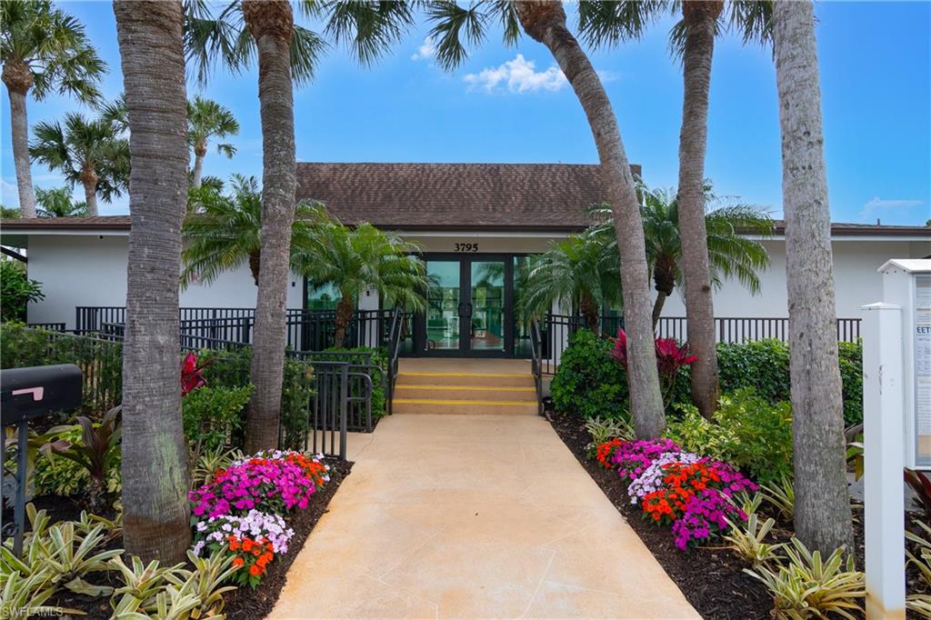 4200 Looking Glass LN # 4207