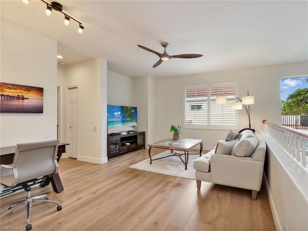 5242 Kensington High ST