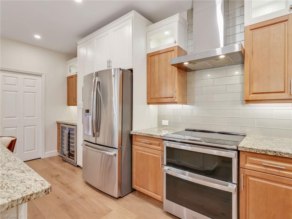 5242 Kensington High ST