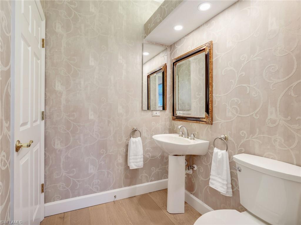 5242 Kensington High ST