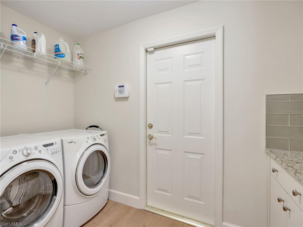 5242 Kensington High ST