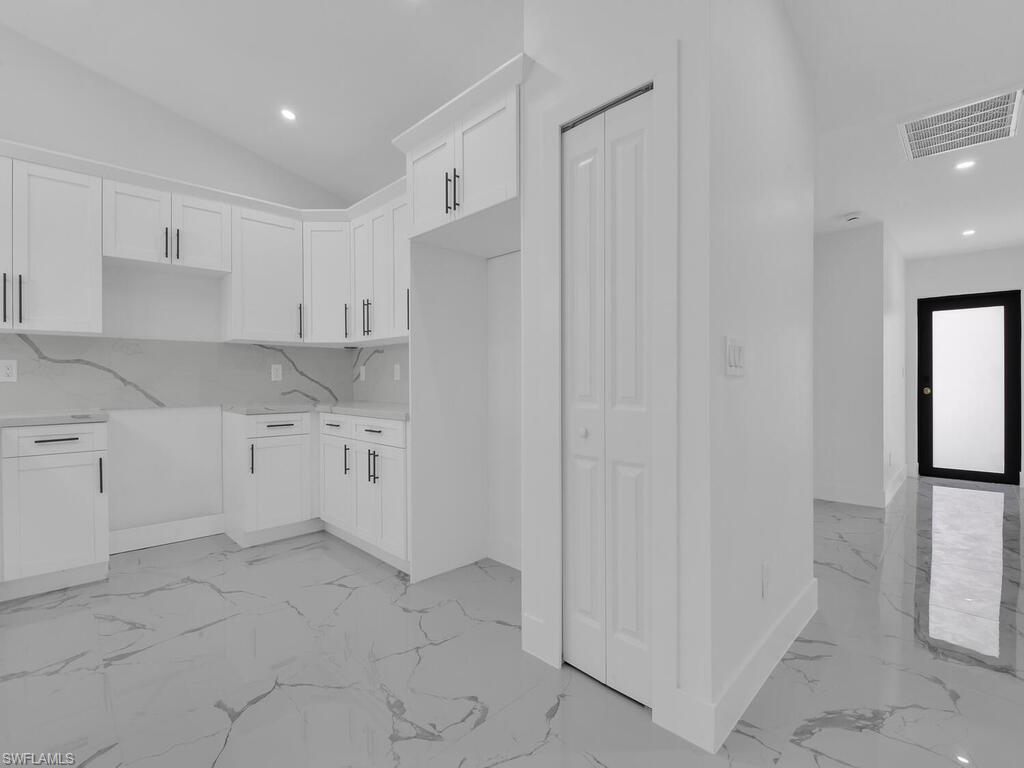 4913/4915 Leonard BLVD S