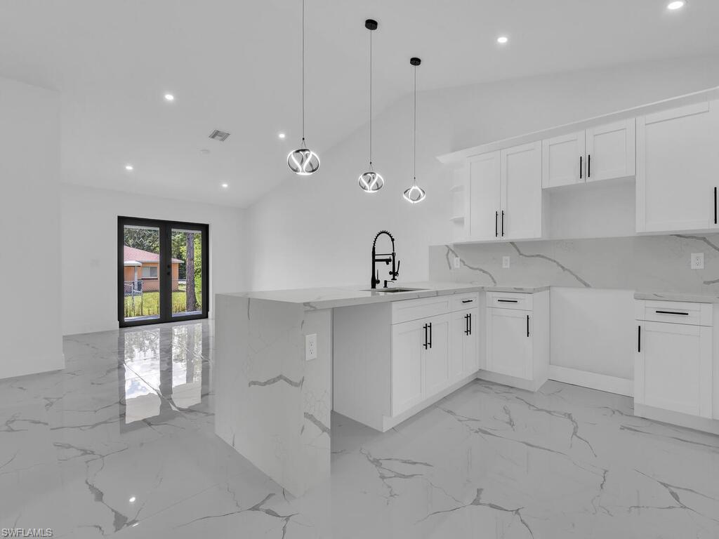 4913/4915 Leonard BLVD S