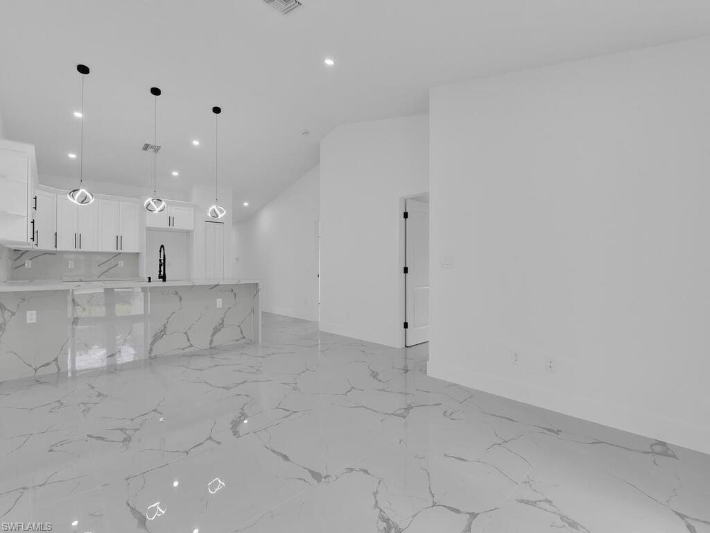 4913/4915 Leonard BLVD S