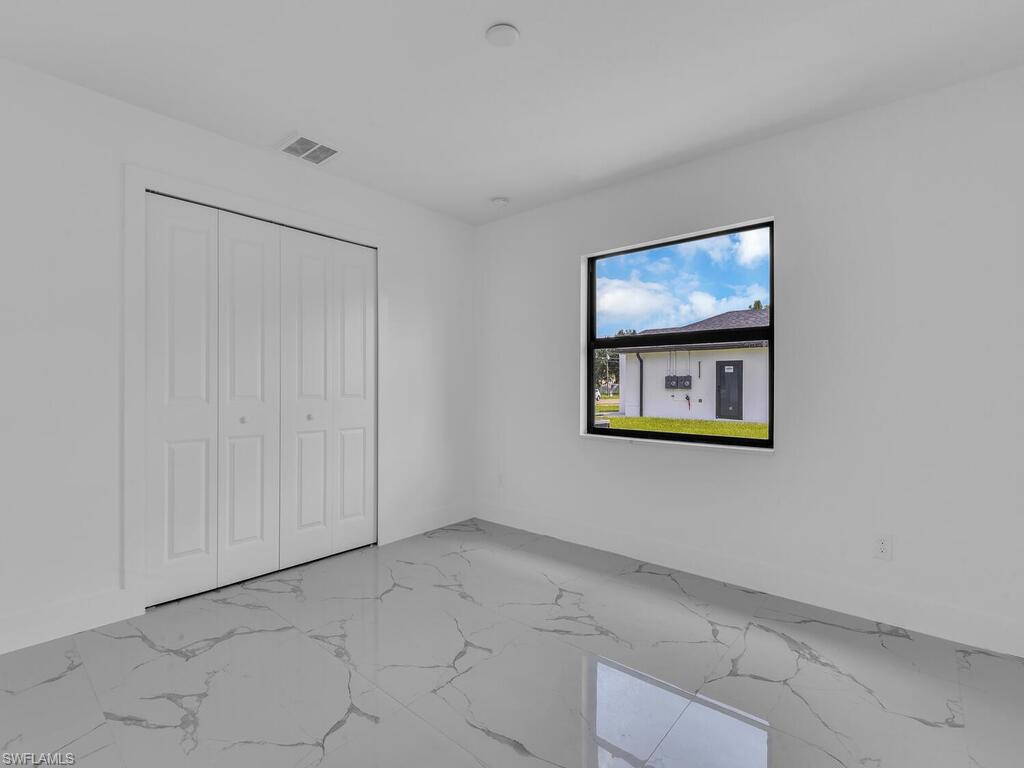 4917/4919 Leonard BLVD S