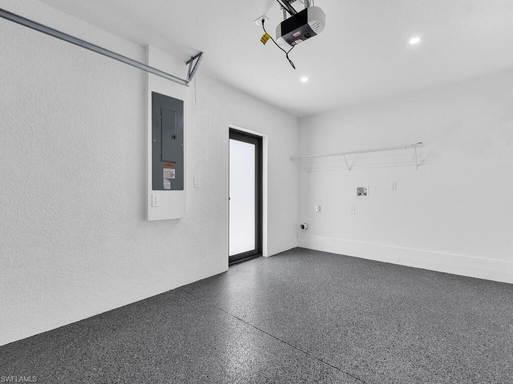 4917/4919 Leonard BLVD S