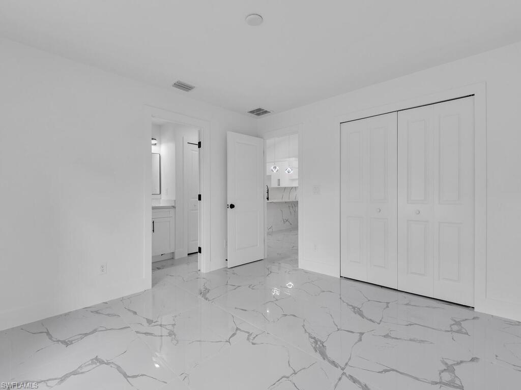 4917/4919 Leonard BLVD S