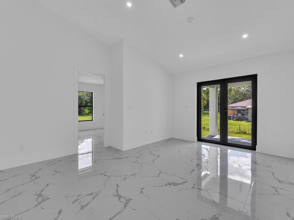 4921/4923 Leonard BLVD S