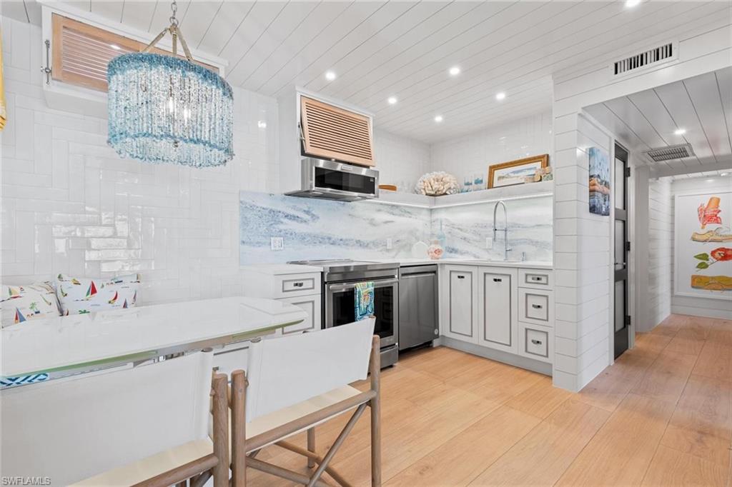 1215 Edington PL # 4X Unit: C-4X