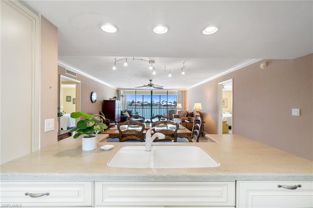 838 W Elkcam CIR # 208