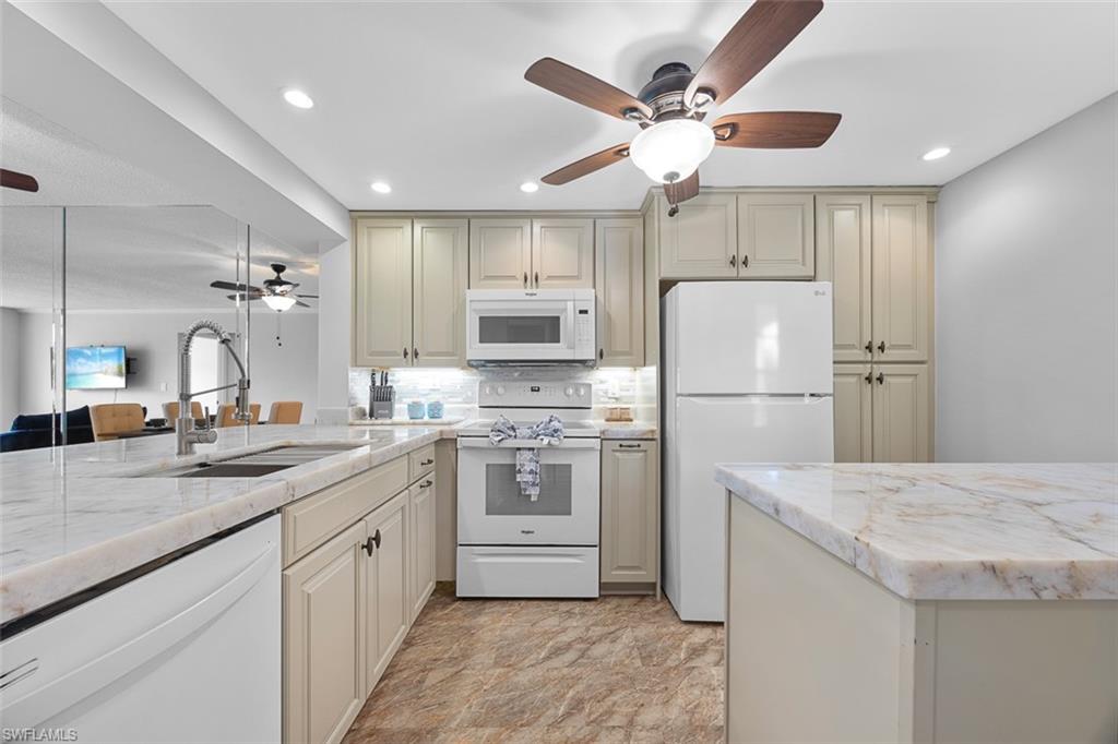 1083 Forest Lakes DR # 207, NAPLES Unit: 207