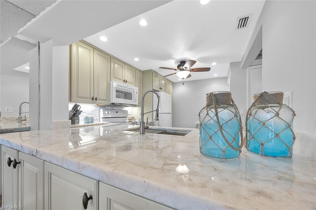 1083 Forest Lakes DR # 207, NAPLES Unit: 207