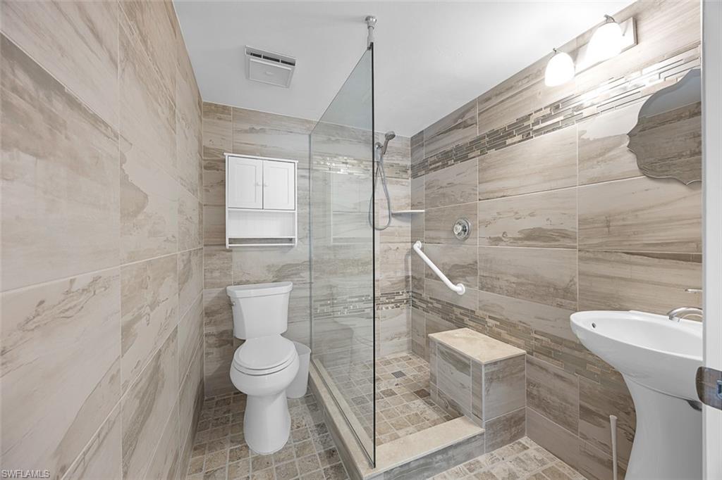 1083 Forest Lakes DR # 207, NAPLES Unit: 207