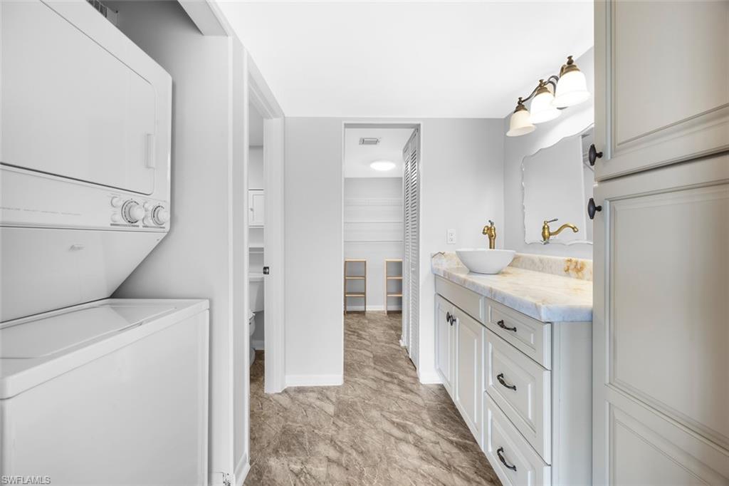 1083 Forest Lakes DR # 207, NAPLES Unit: 207