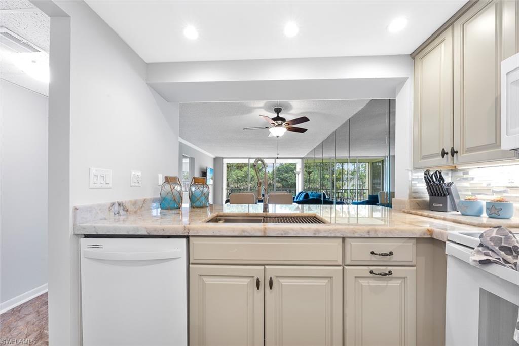 1083 Forest Lakes DR # 207, NAPLES Unit: 207