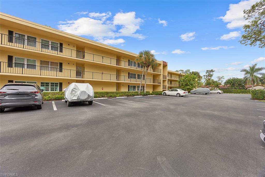 1083 Forest Lakes DR # 207, NAPLES Unit: 207