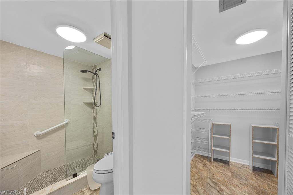 1083 Forest Lakes DR # 207, NAPLES Unit: 207