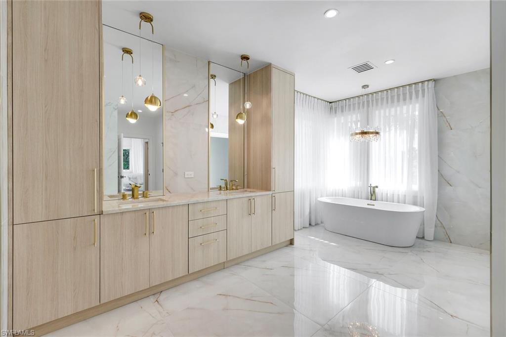 13087 Pond Apple DR E, NAPLES