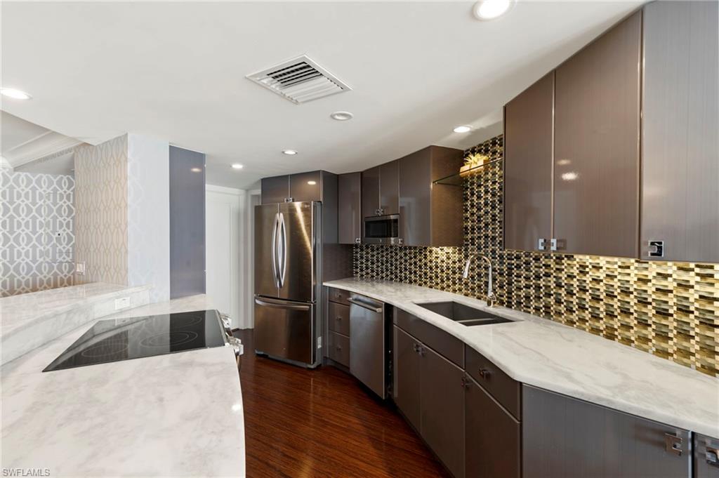 3443 Gulf Shore BLVD N # 204