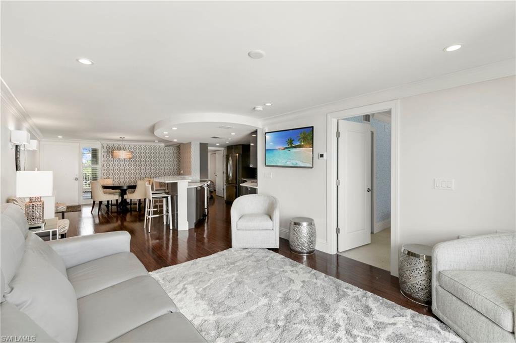 3443 Gulf Shore BLVD N # 204