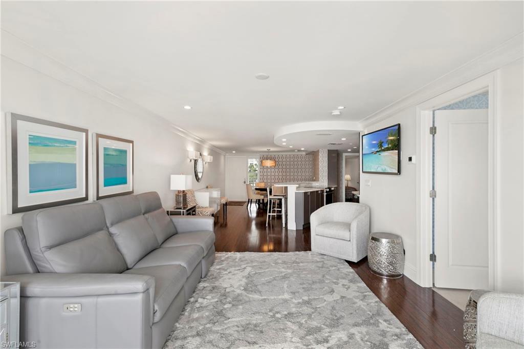 3443 Gulf Shore BLVD N # 204