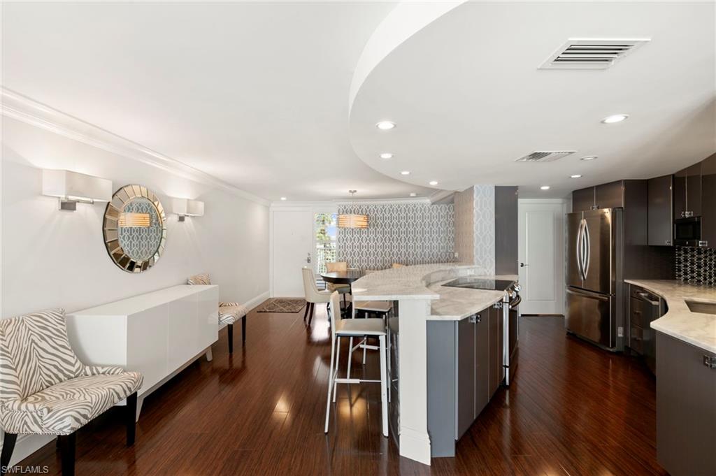 3443 Gulf Shore BLVD N # 204