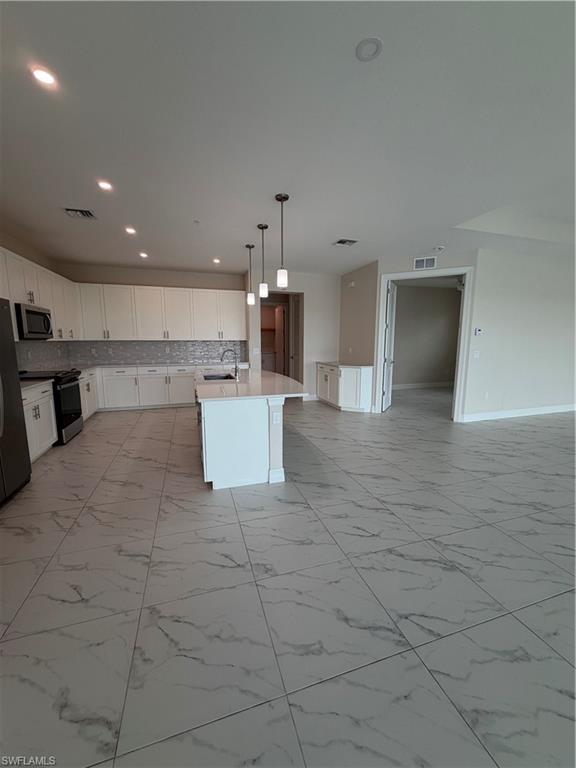 251 Indies Dr E # 201