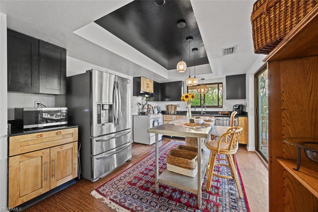 10602 Vanderbilt DR