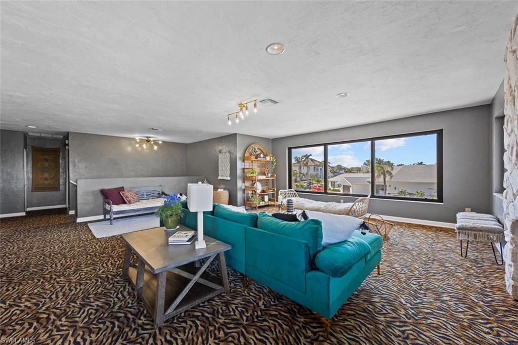10602 Vanderbilt DR