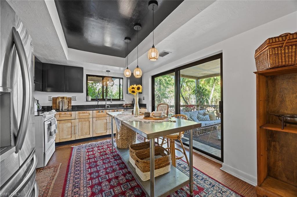 10602 Vanderbilt DR