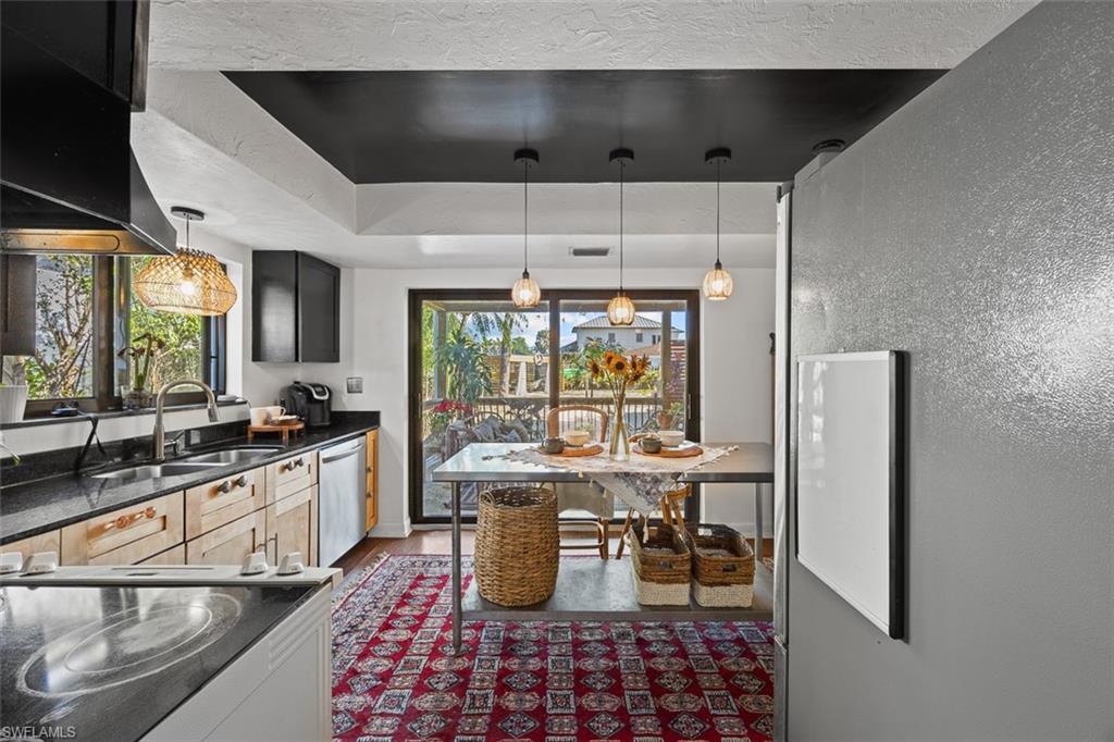 10602 Vanderbilt DR