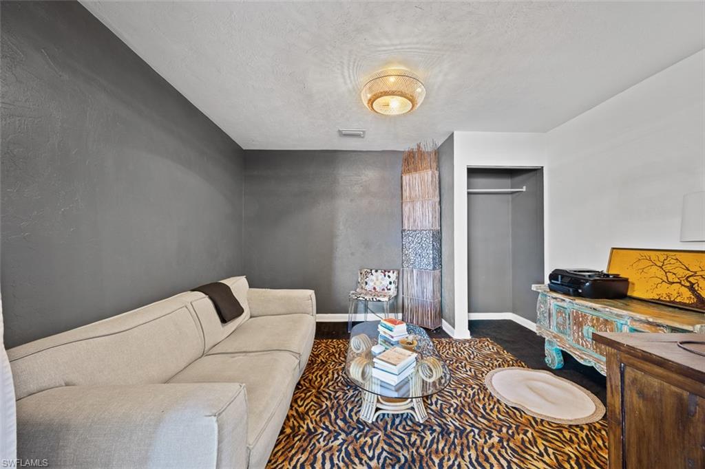 10602 Vanderbilt DR