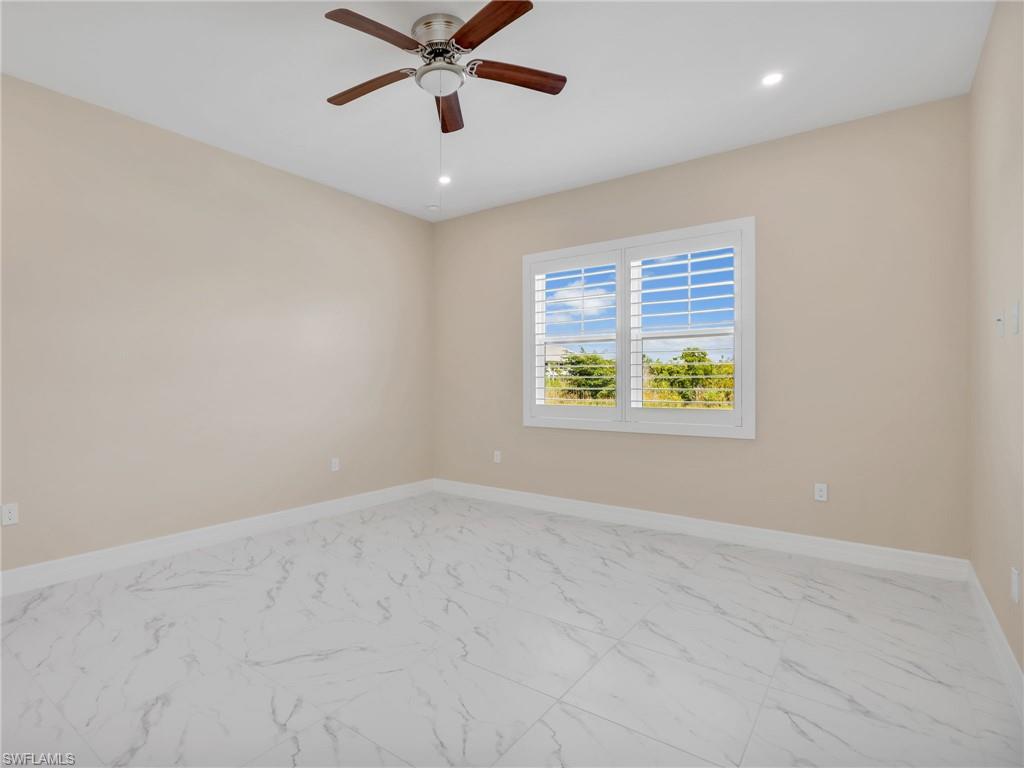 257 Indies Dr E # 102