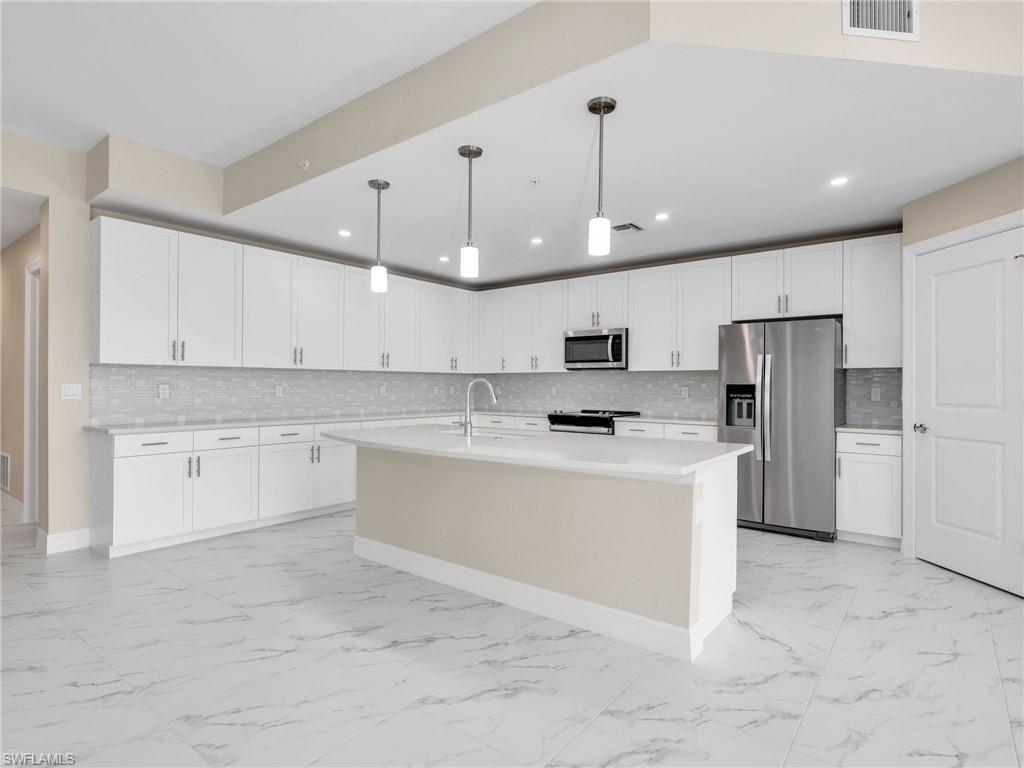 257 Indies Dr E # 102