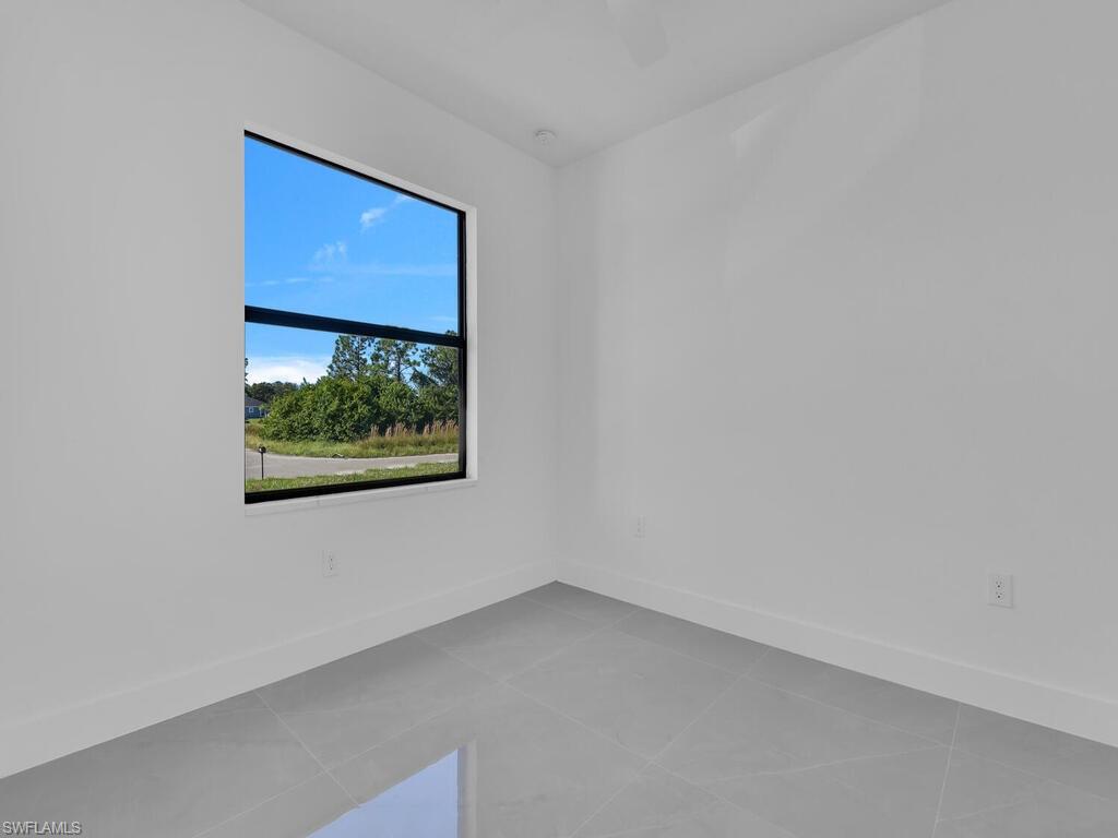 4450/4452 24th ST SW