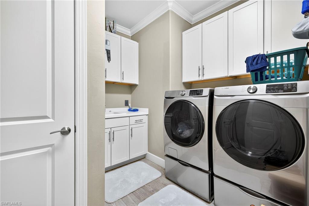 7057 Live Oak DR, NAPLES