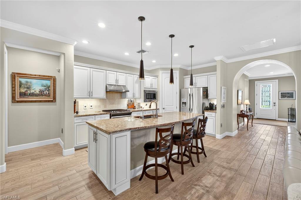 7057 Live Oak DR, NAPLES