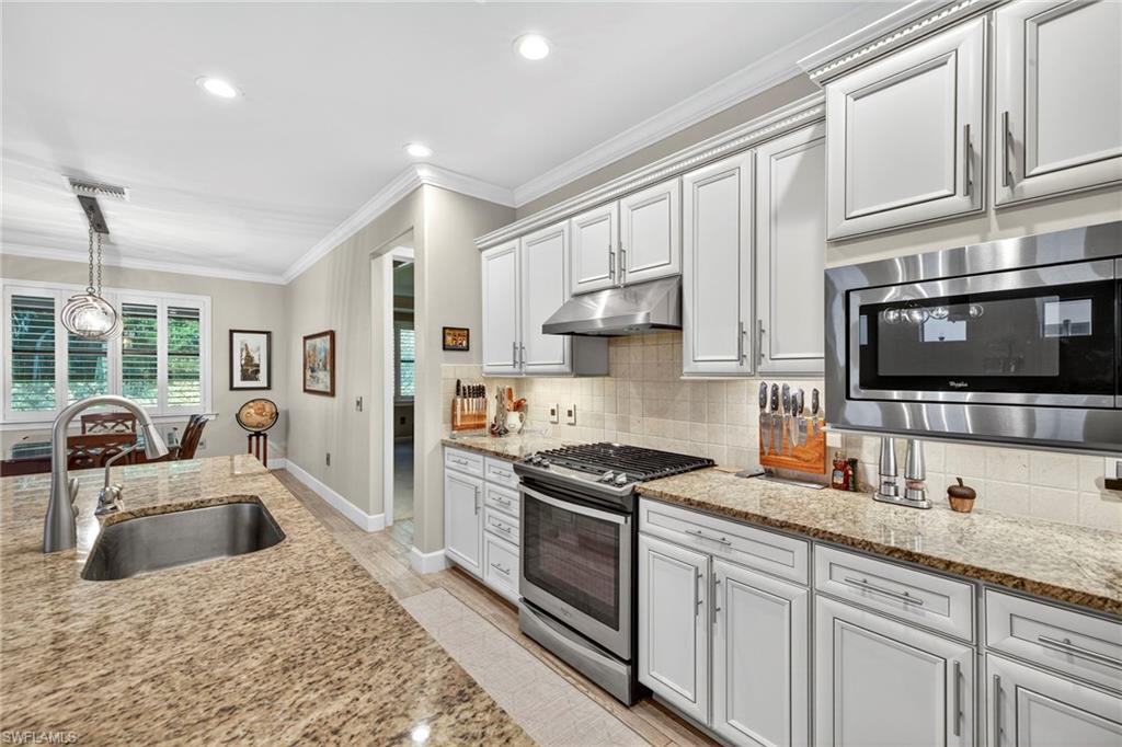 7057 Live Oak DR, NAPLES