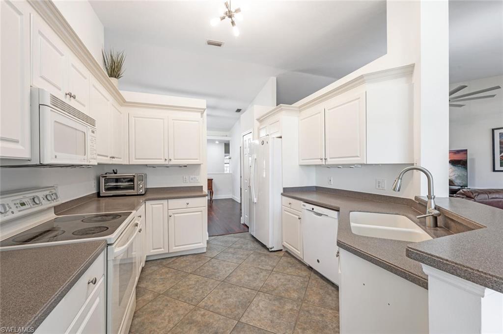 5908 Three Iron DR # 2204, NAPLES Unit: 2204