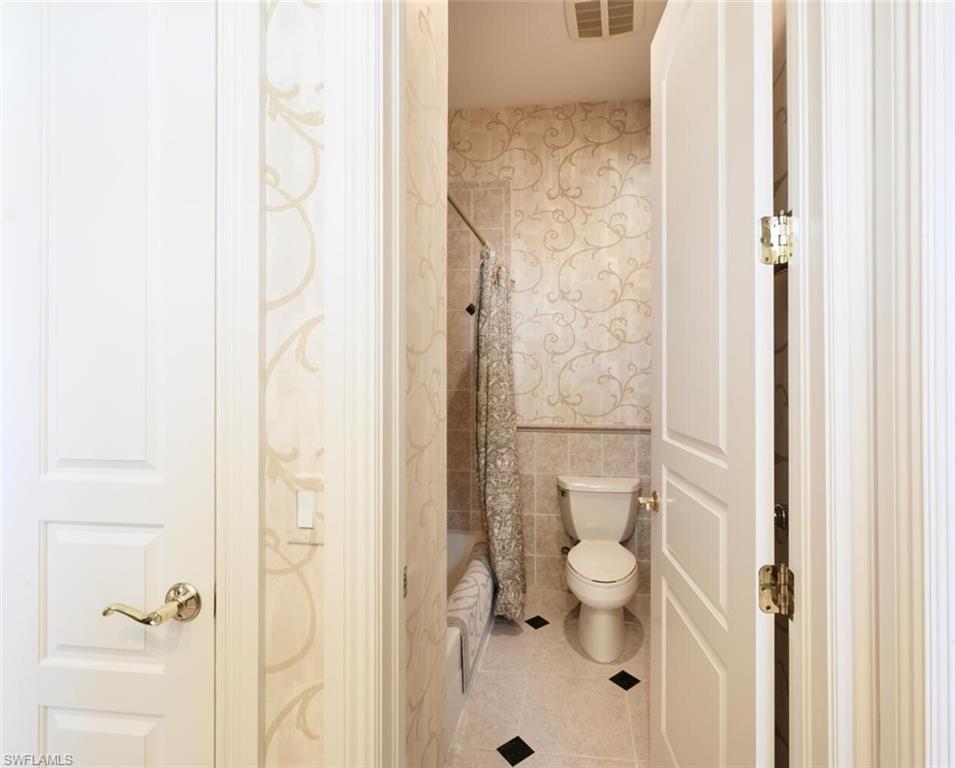 3022 Gainesborough CT, NAPLES