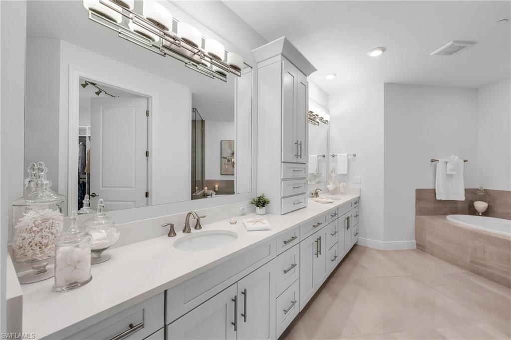 16355 Viansa WAY # 302, NAPLES Unit: 302