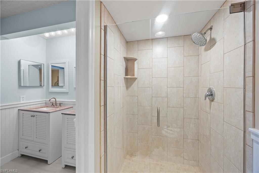 955 New Waterford DR # D104, NAPLES Unit: D104