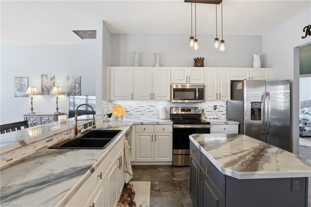 3236 Potomac CT, NAPLES