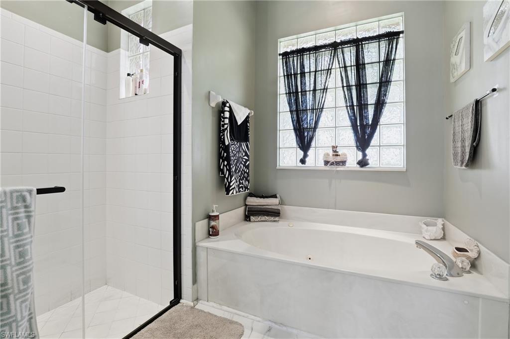 3236 Potomac CT, NAPLES