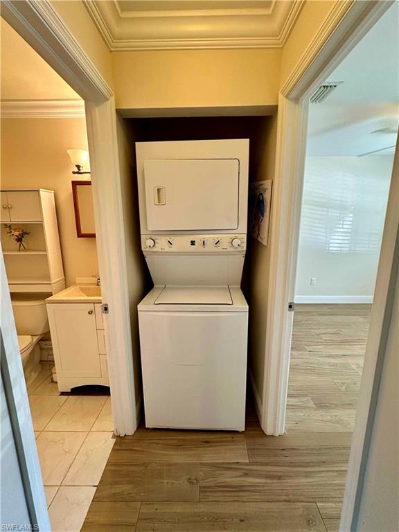 5283 TREETOPS DR # 103, NAPLES Unit: V-103