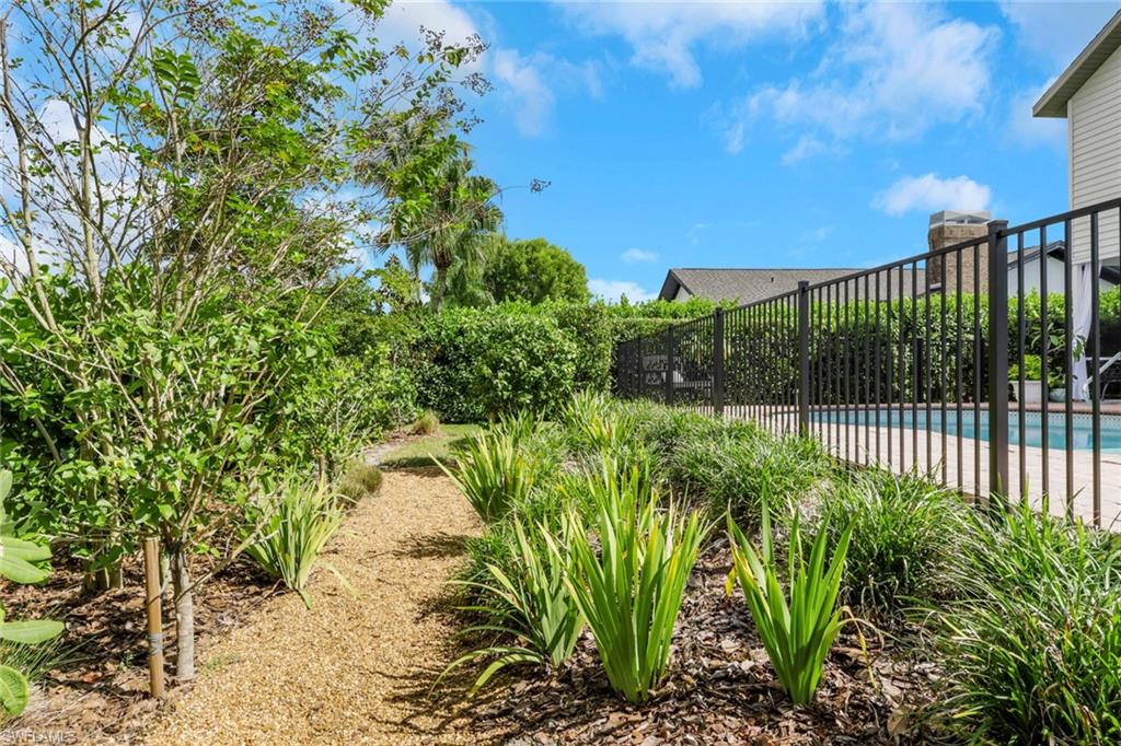 6555 Willow Lake CIR, FORT MYERS