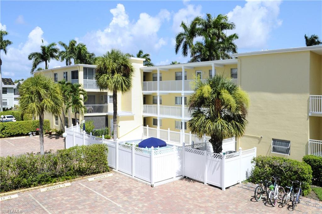 900 8th AVE S # 305, NAPLES Unit: 305