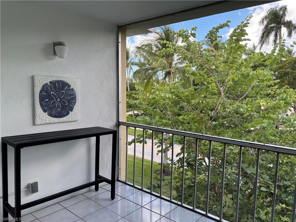 900 8th AVE S # 305, NAPLES Unit: 305