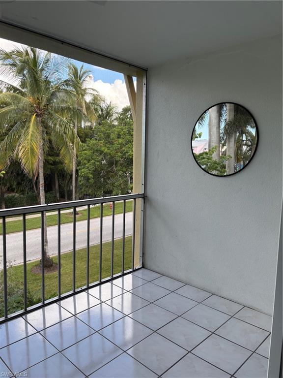 900 8th AVE S # 305, NAPLES Unit: 305